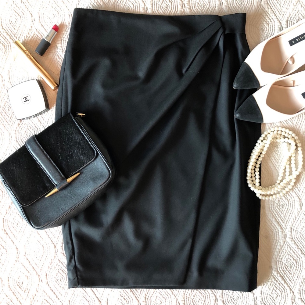 🌷🌷🌷 Club Monaco ruched pencil skirt for spring